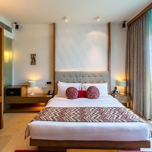 Deluxe Room Garden View Queen Bed